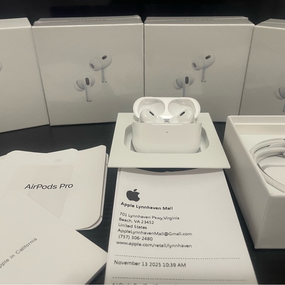 Apple AirPods Pro - Sleek White Design